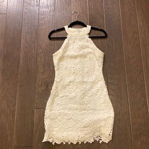 Lulu’s white dress